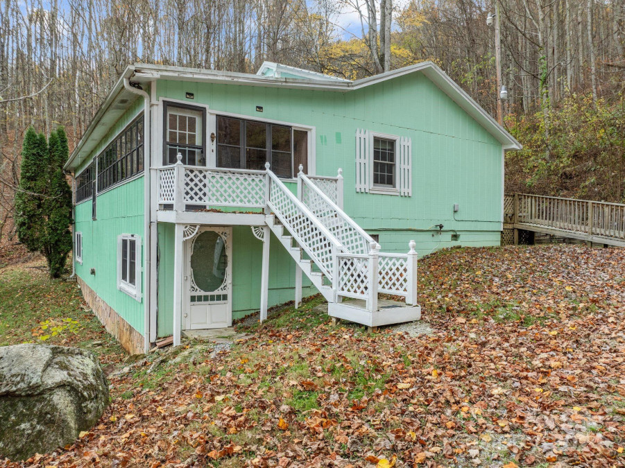 61 Doe Loop Hot Springs, NC 28743