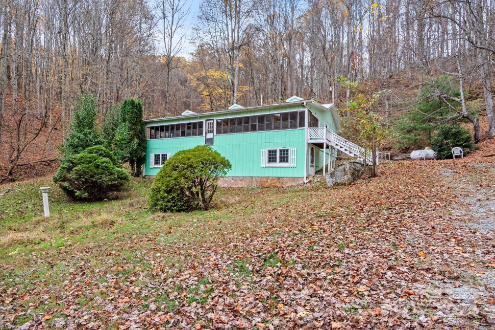 61 Doe Loop Hot Springs, NC 28743