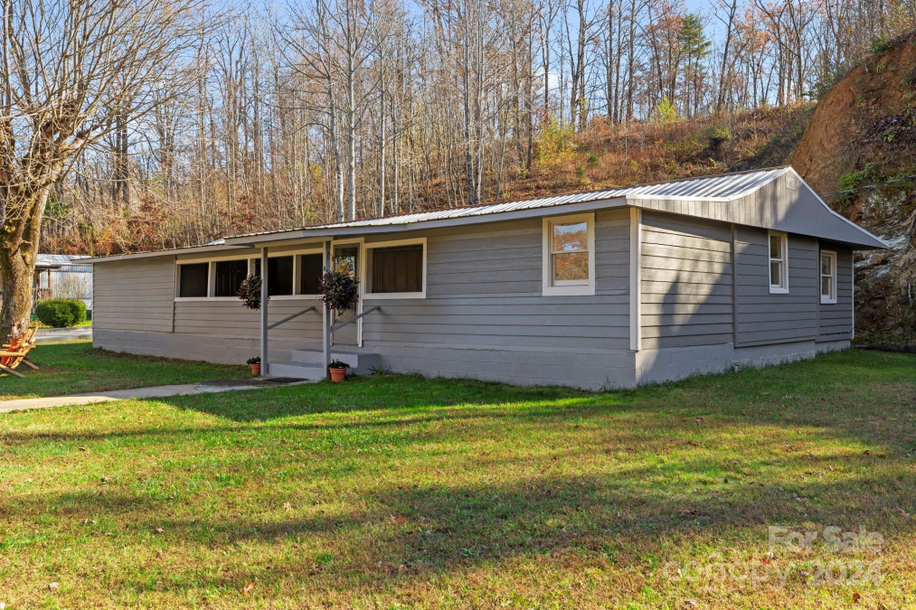 456 Newtown Rd Rosman, NC 28772