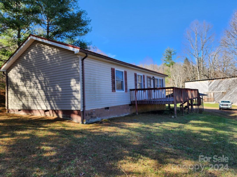 20 Coventry Ln Burnsville, NC 28714