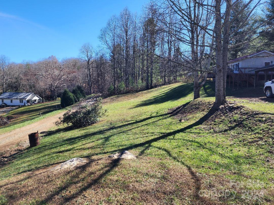 20 Coventry Ln Burnsville, NC 28714