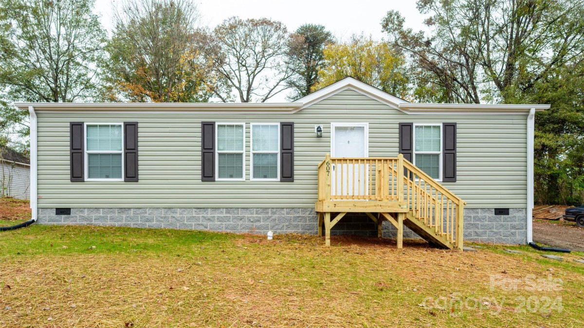 607 Stewart Ct Statesville, NC 28677