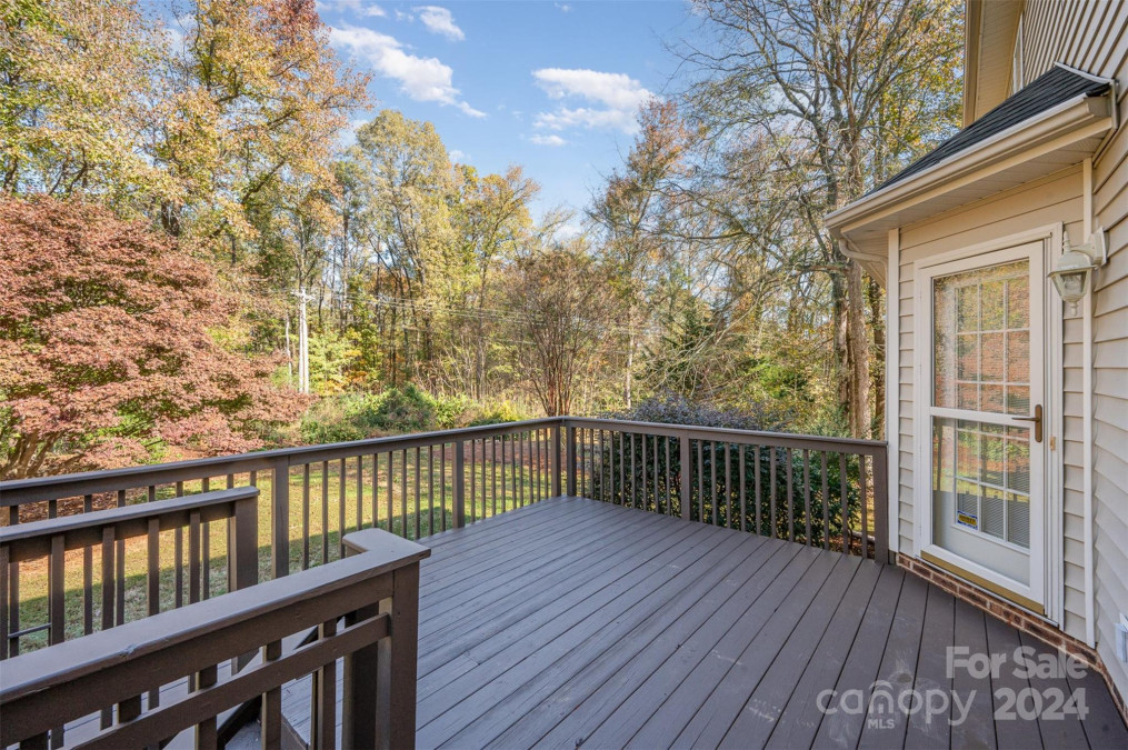 2111 Westminster Ln Matthews, NC 28104