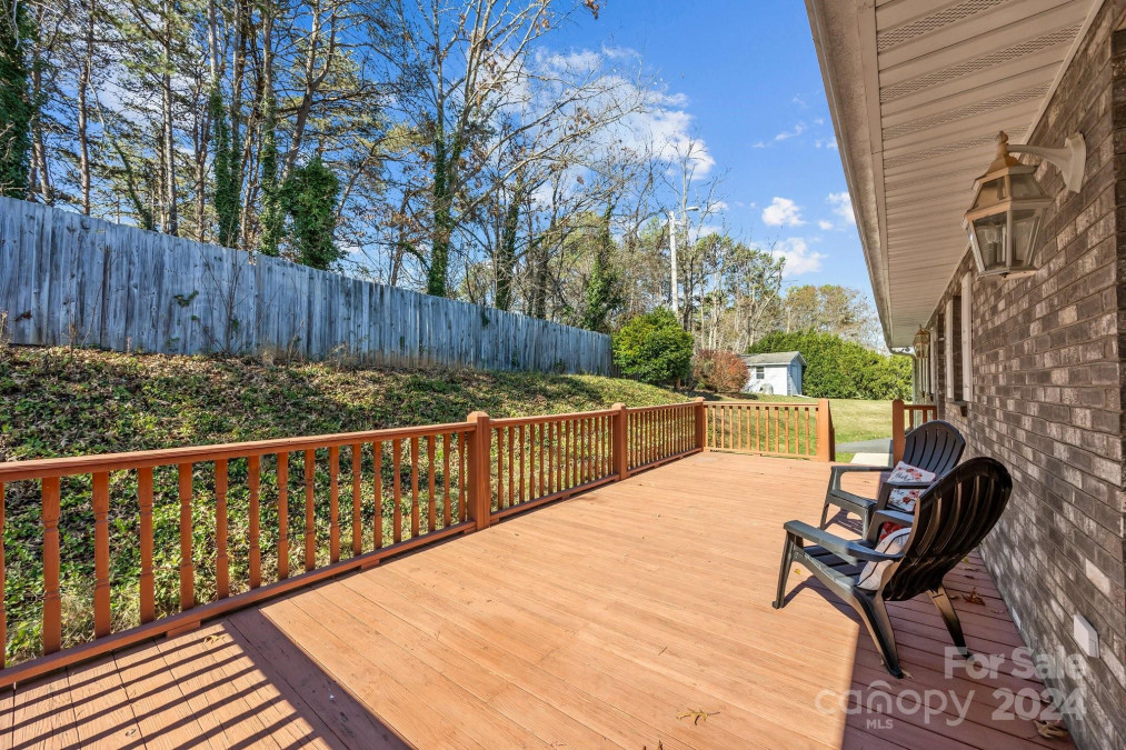 35 Clayton Dr Weaverville, NC 28787