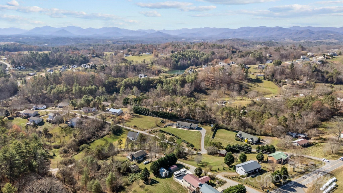 35 Clayton Dr Weaverville, NC 28787