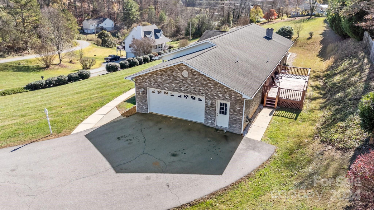 35 Clayton Dr Weaverville, NC 28787