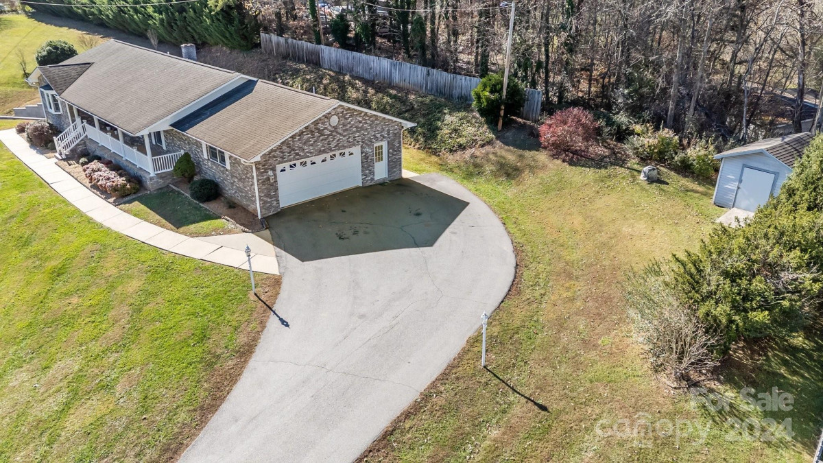 35 Clayton Dr Weaverville, NC 28787