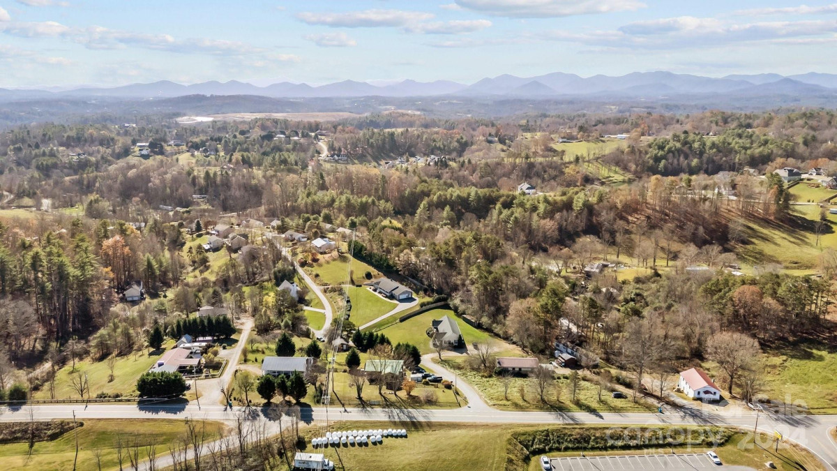 35 Clayton Dr Weaverville, NC 28787