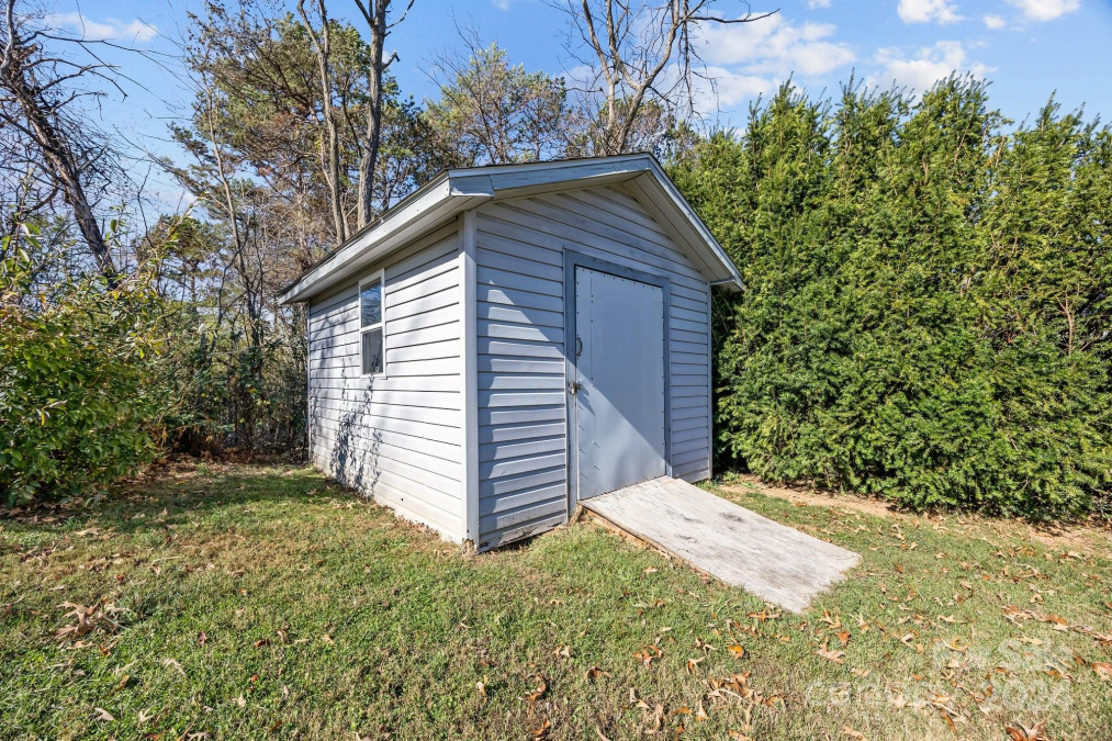 35 Clayton Dr Weaverville, NC 28787