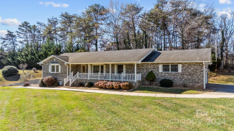 35 Clayton Dr Weaverville, NC 28787