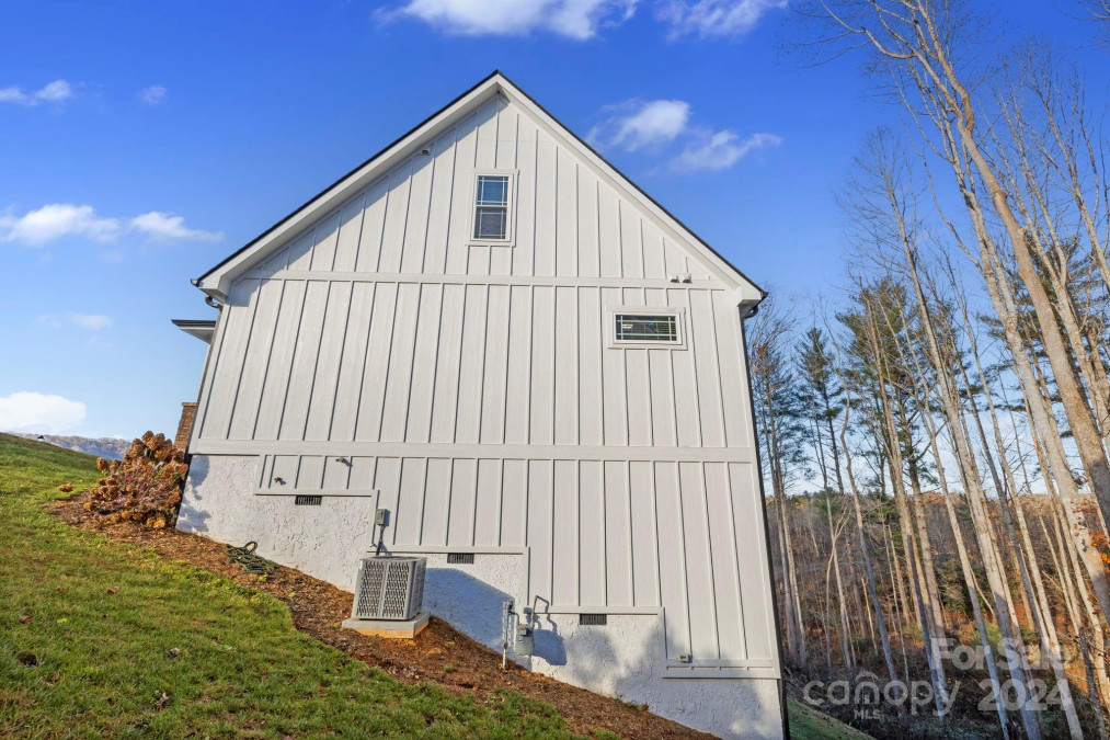 155 Hayes Ridge Ln Mills River, NC 28759