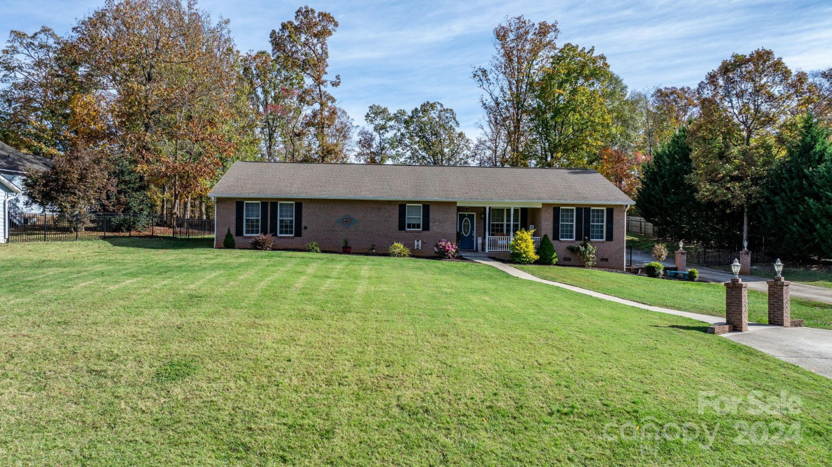 1246 Hillsboro Ave Hickory, NC 28602