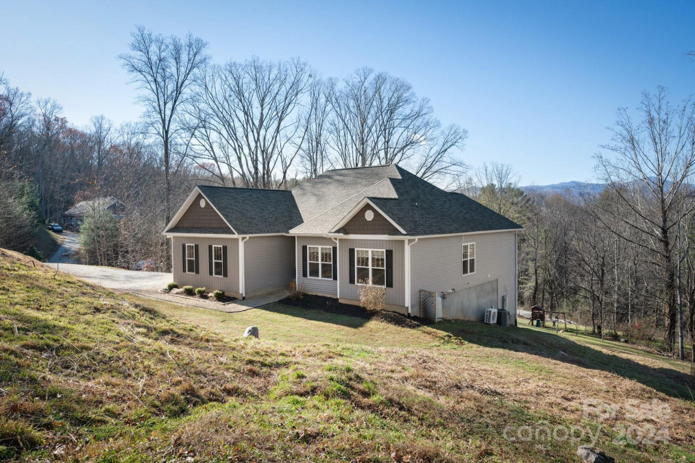 67 Cairens Ridge Dr Mills River, NC 28759