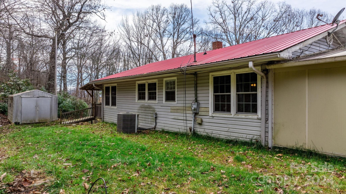 1292 Mckinney Mine Rd Spruce Pine, NC 28777