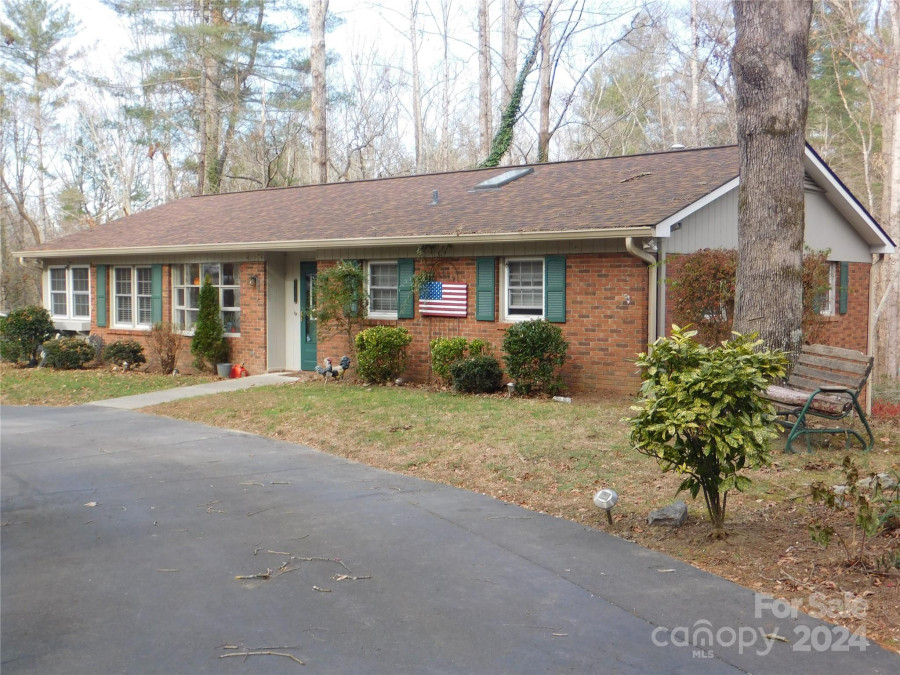 171 Surry Ln Hendersonville, NC 28791