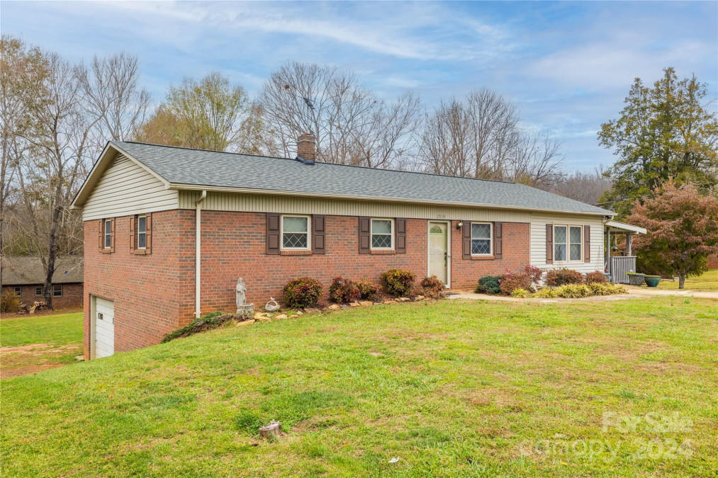 2559 Sweetbriar Cir Lenoir, NC 28645