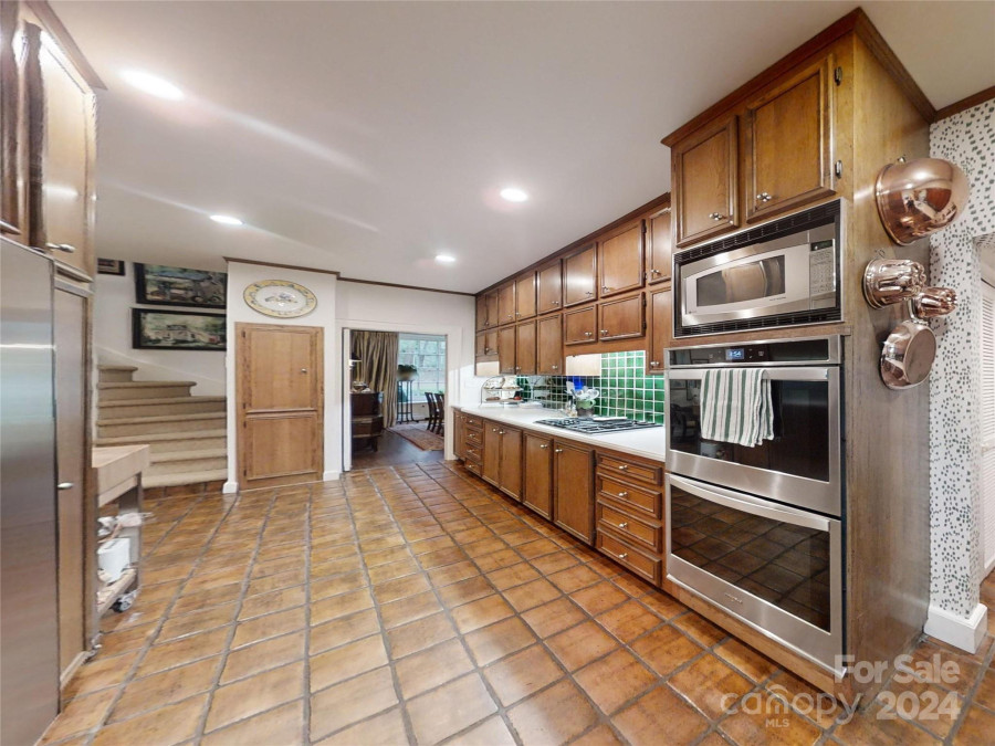 4 Greenwood Rd Asheville, NC 28803