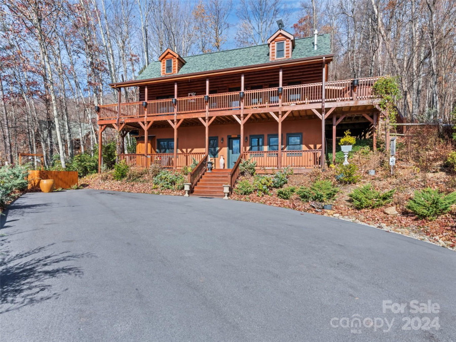 194 Stable Ln Maggie Valley, NC 28751