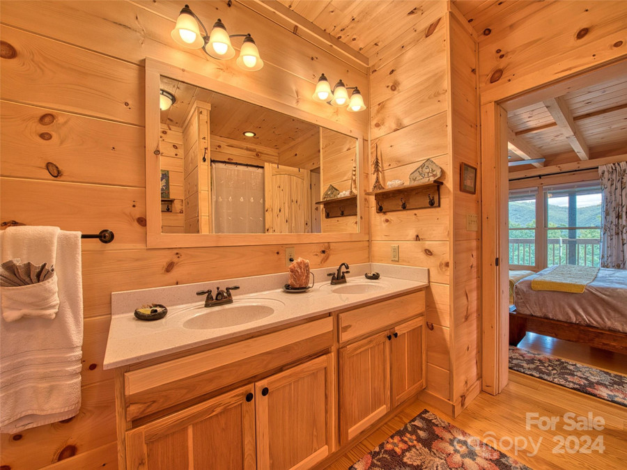 194 Stable Ln Maggie Valley, NC 28751