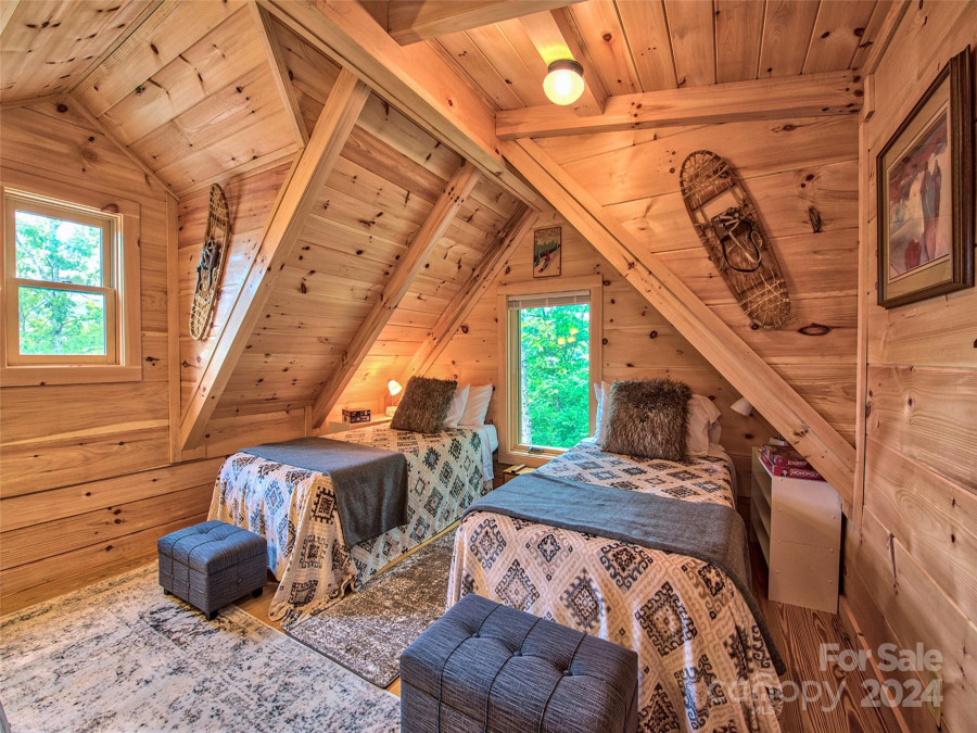 194 Stable Ln Maggie Valley, NC 28751