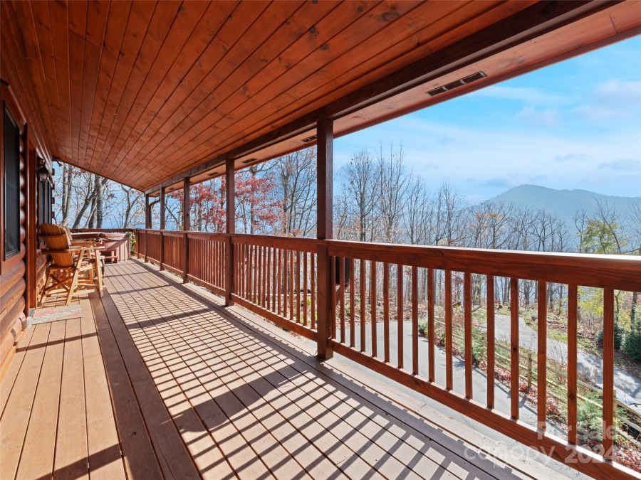 194 Stable Ln Maggie Valley, NC 28751