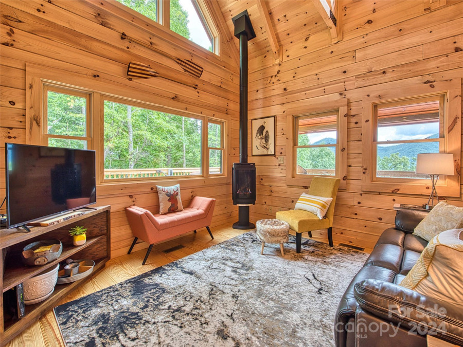 194 Stable Ln Maggie Valley, NC 28751