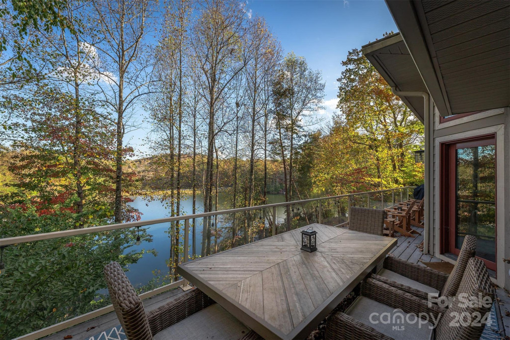 216 Woodland Cir Lake Lure, NC 28746