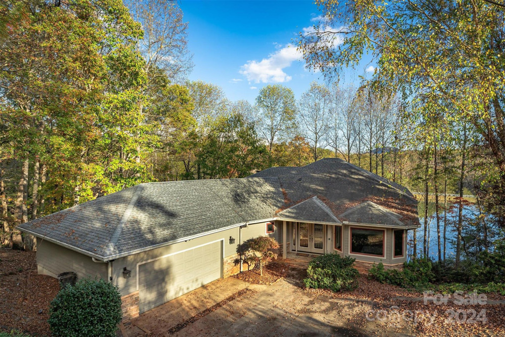 216 Woodland Cir Lake Lure, NC 28746