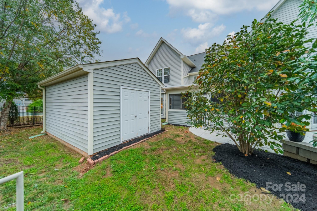 10126 Loch Lomond Dr Charlotte, NC 28278