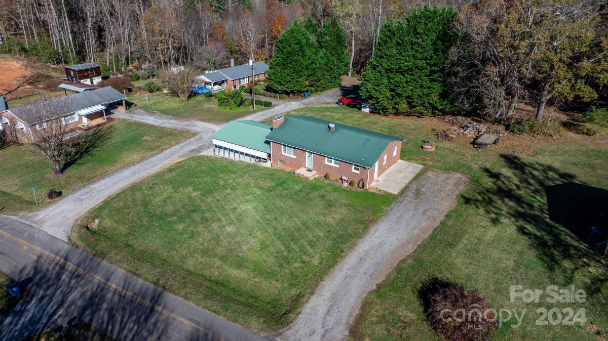 2166 Rural Retreat Rd Lenoir, NC 28645