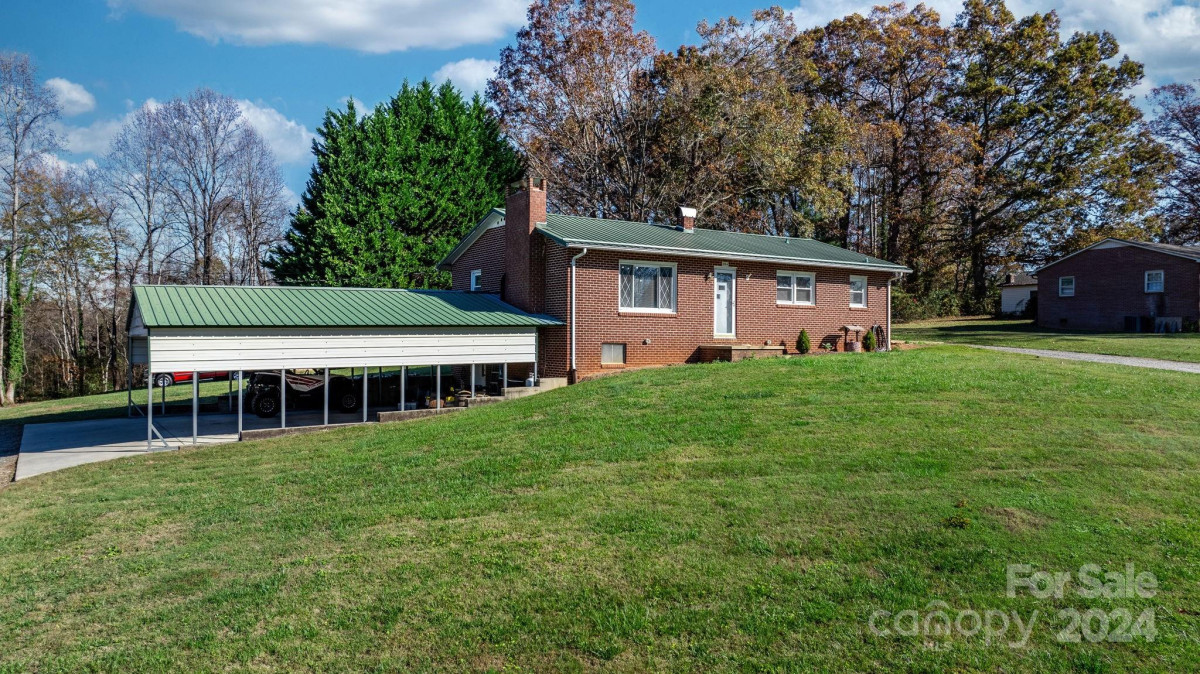 2166 Rural Retreat Rd Lenoir, NC 28645