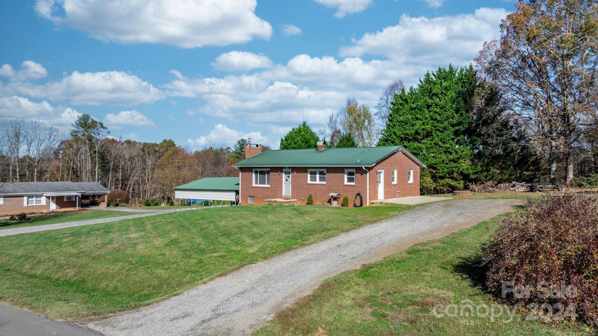 2166 Rural Retreat Rd Lenoir, NC 28645