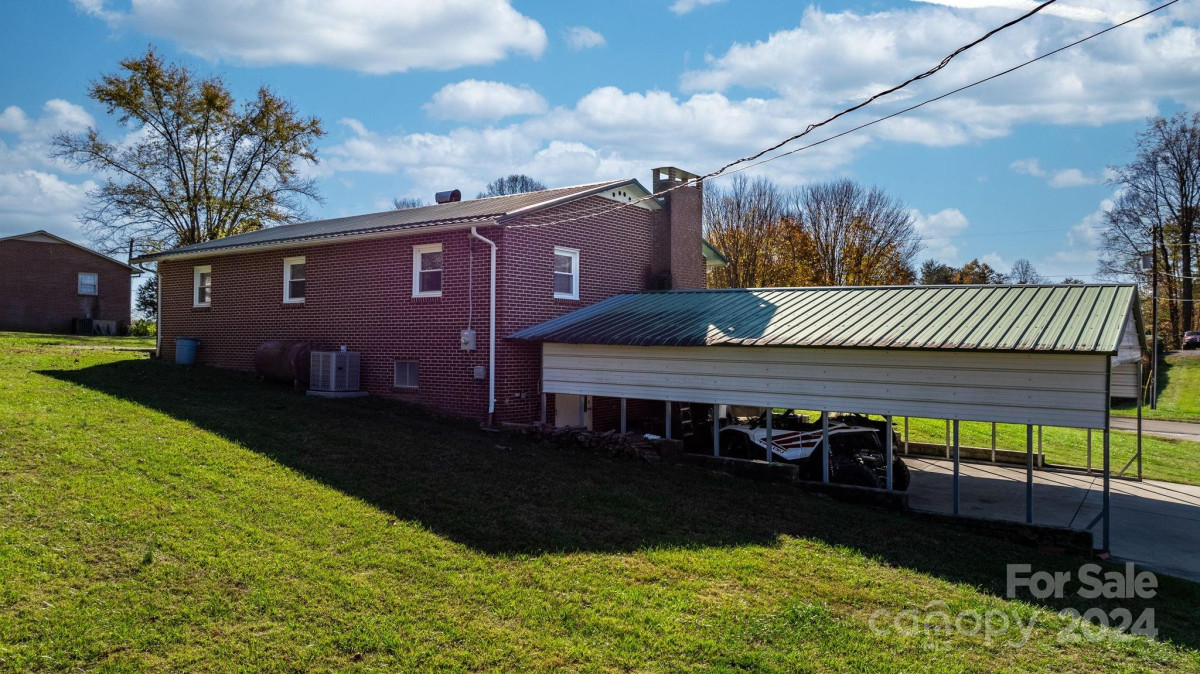 2166 Rural Retreat Rd Lenoir, NC 28645