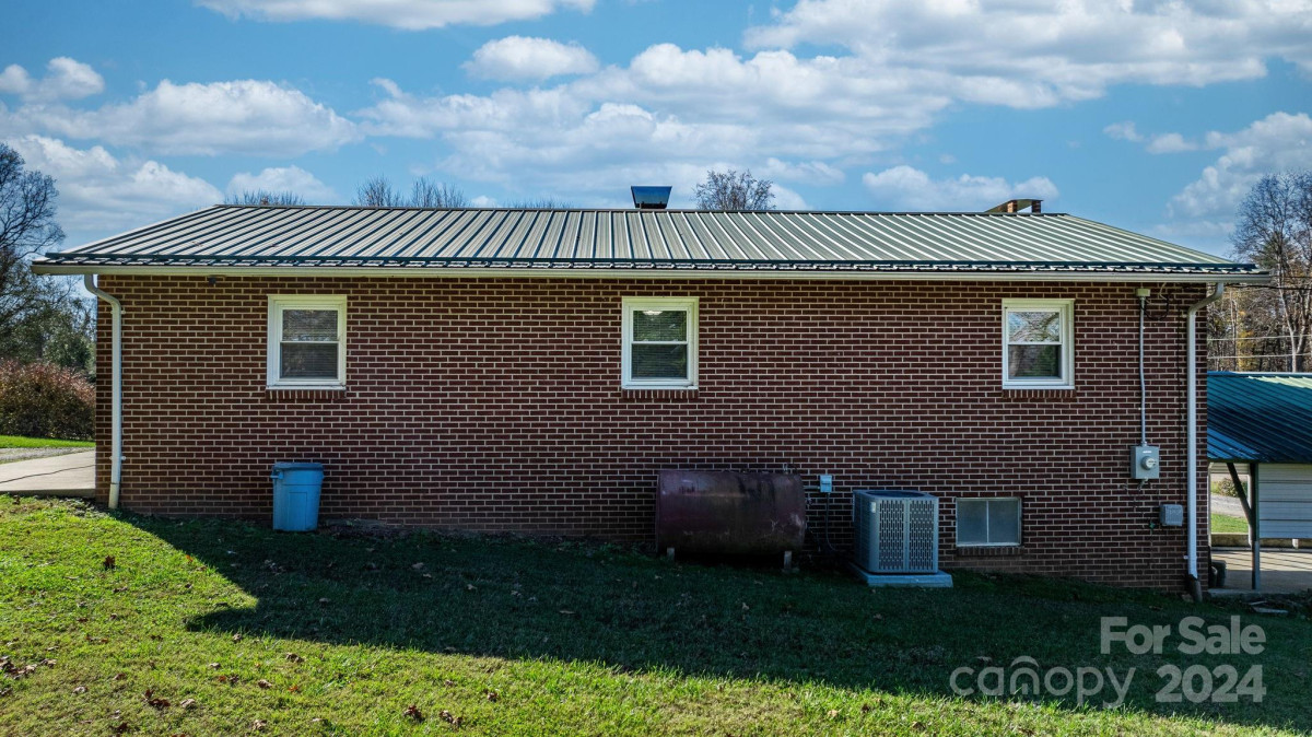 2166 Rural Retreat Rd Lenoir, NC 28645