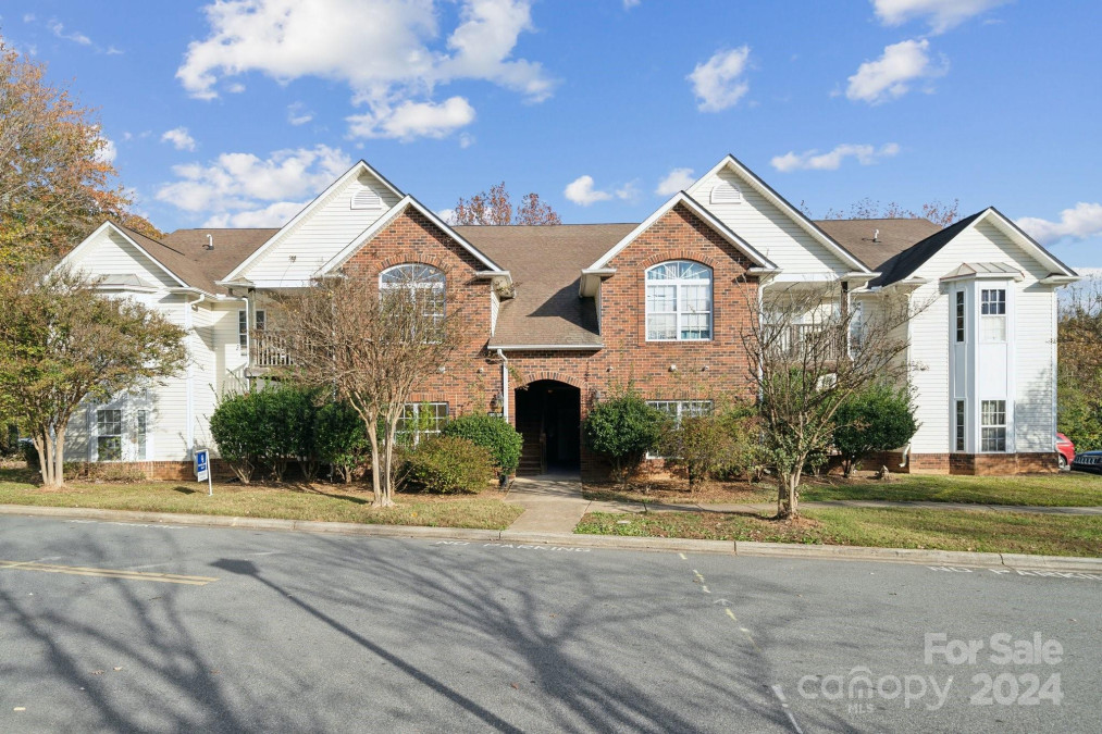 2523 Carya Pond Ln Charlotte, NC 28212