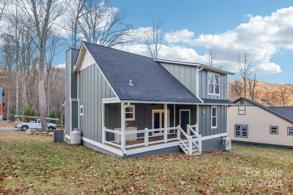 593 Twinbrook Ln Maggie Valley, NC 28751