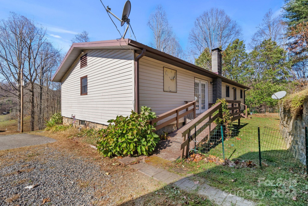 245 Ellington Hollow Dr Marshall, NC 28753