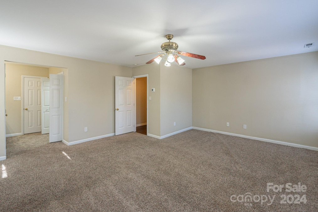 1208 Gum Tree Ln Charlotte, NC 28214