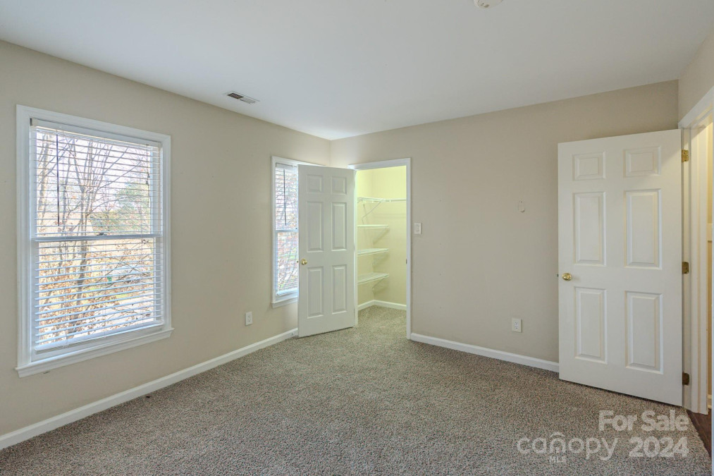 1208 Gum Tree Ln Charlotte, NC 28214