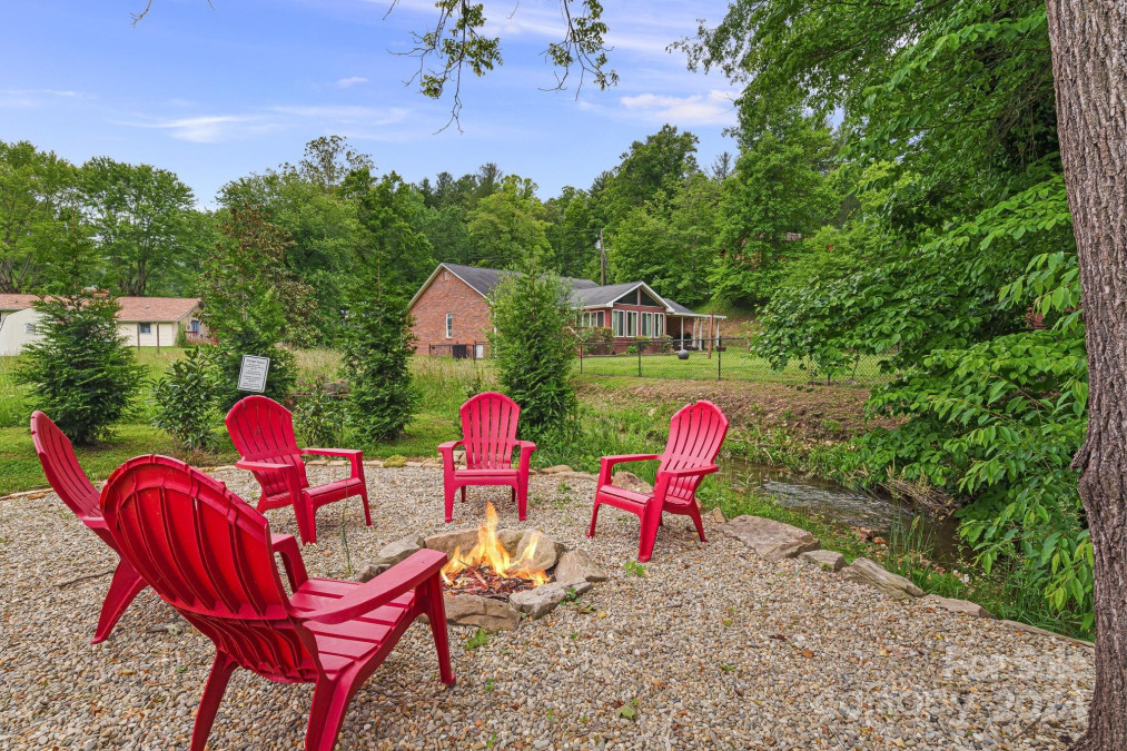 400 Little Sycamore Ln Asheville, NC 28803