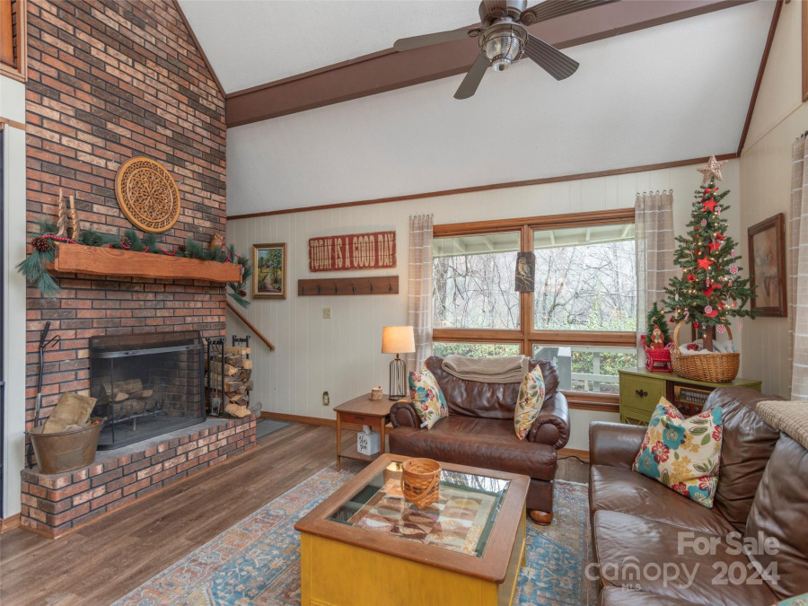 202 Cedar Dr Maggie Valley, NC 28751