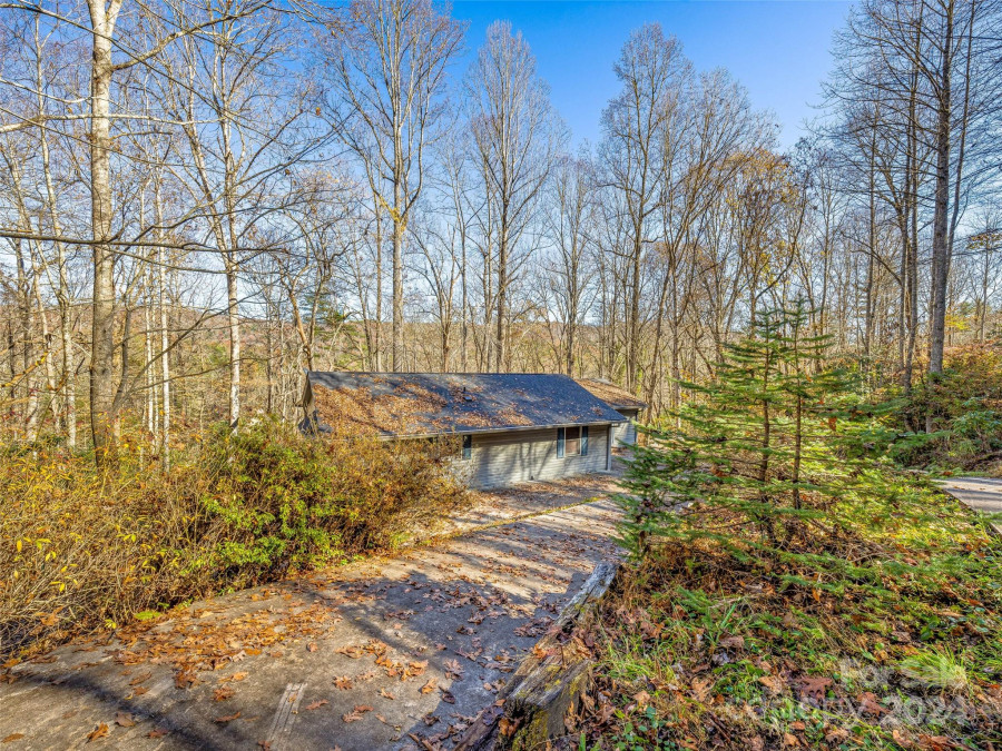 225 Mountain View Dr Pisgah Forest, NC 28768