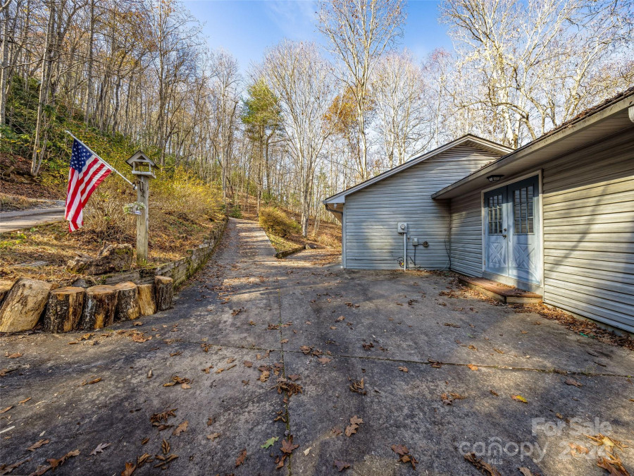 225 Mountain View Dr Pisgah Forest, NC 28768