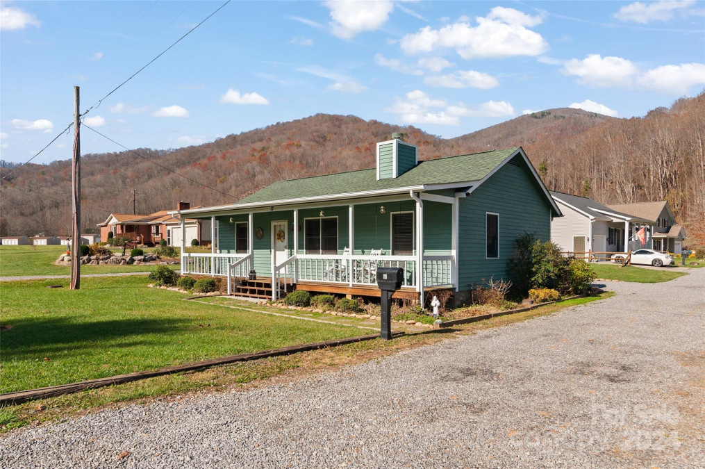 17 Dream Meadow Ln Maggie Valley, NC 28751