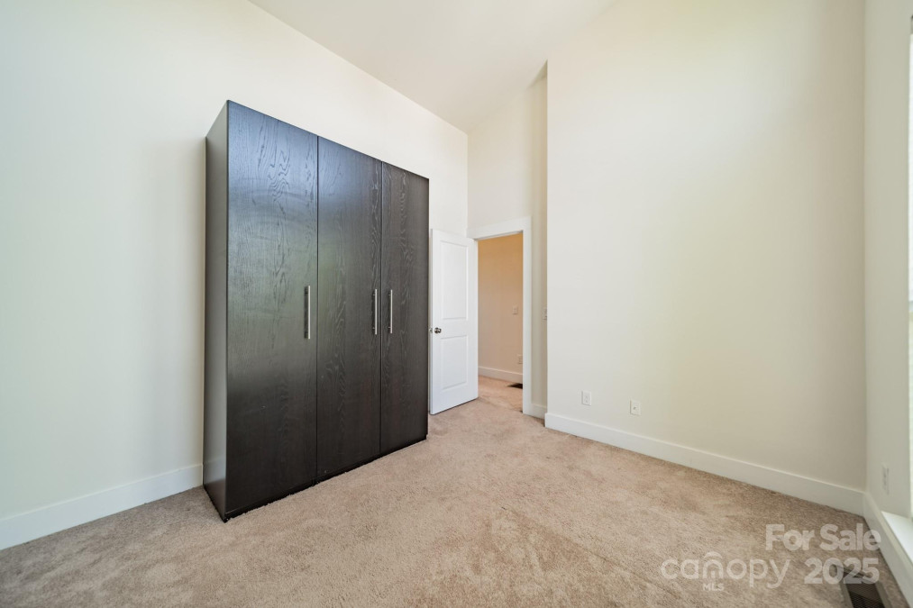 947 Warren Burgess Ln Charlotte, NC 28205