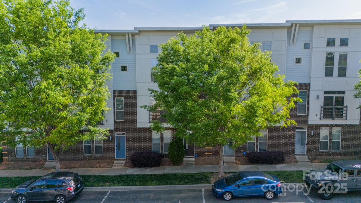 947 Warren Burgess Ln Charlotte, NC 28205