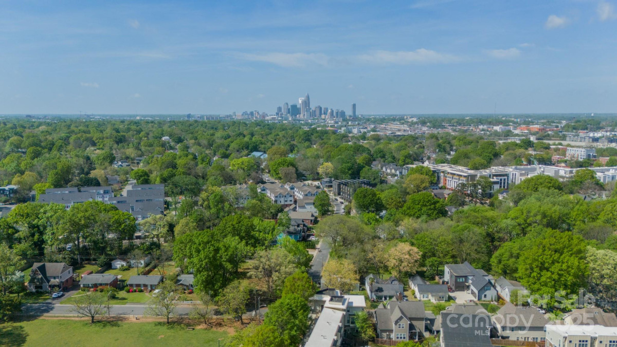 947 Warren Burgess Ln Charlotte, NC 28205
