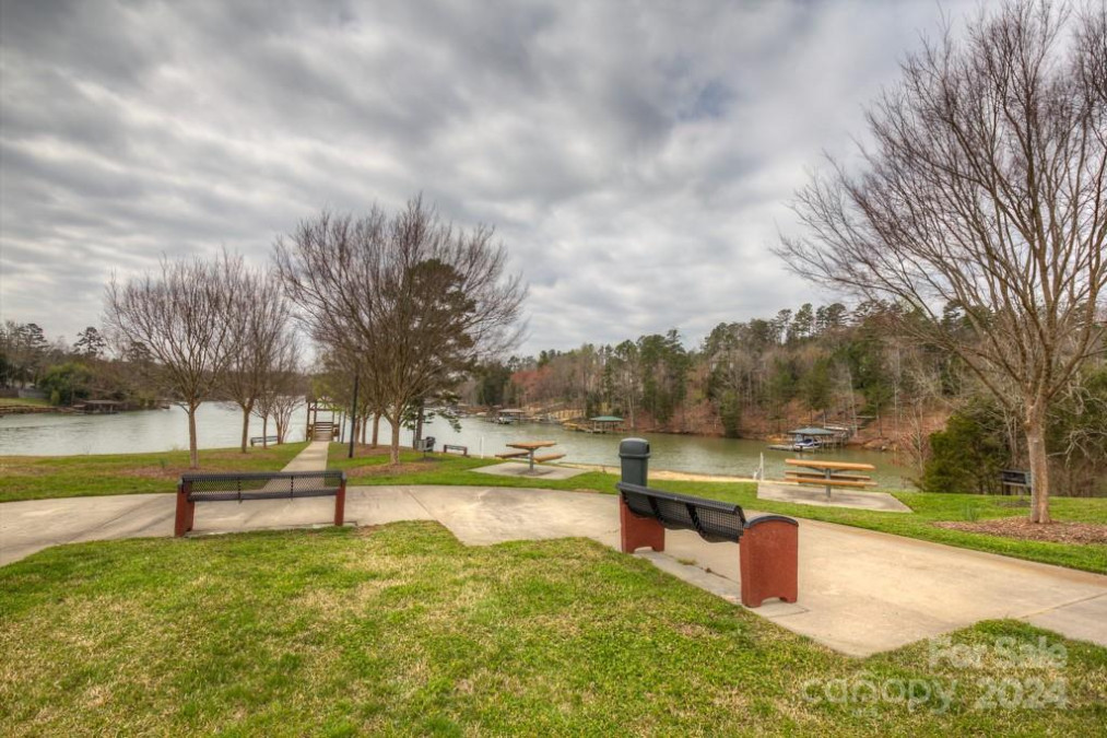 128 Inlet Point Dr Fort Mill, SC 29708