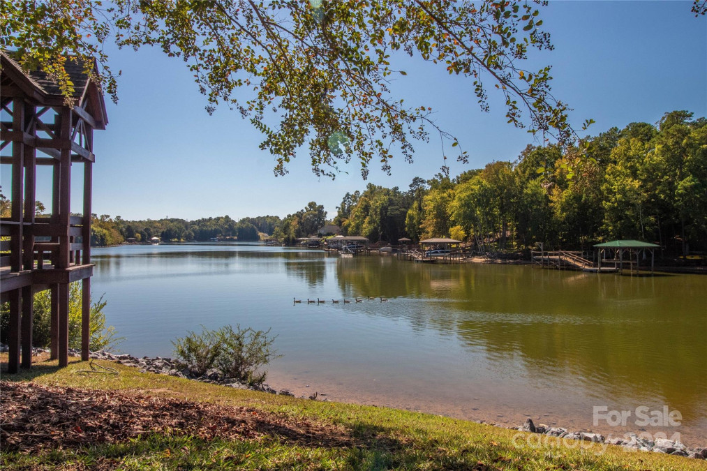 128 Inlet Point Dr Fort Mill, SC 29708