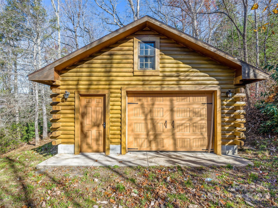 69 Whitaker Cir Fairview, NC 28730